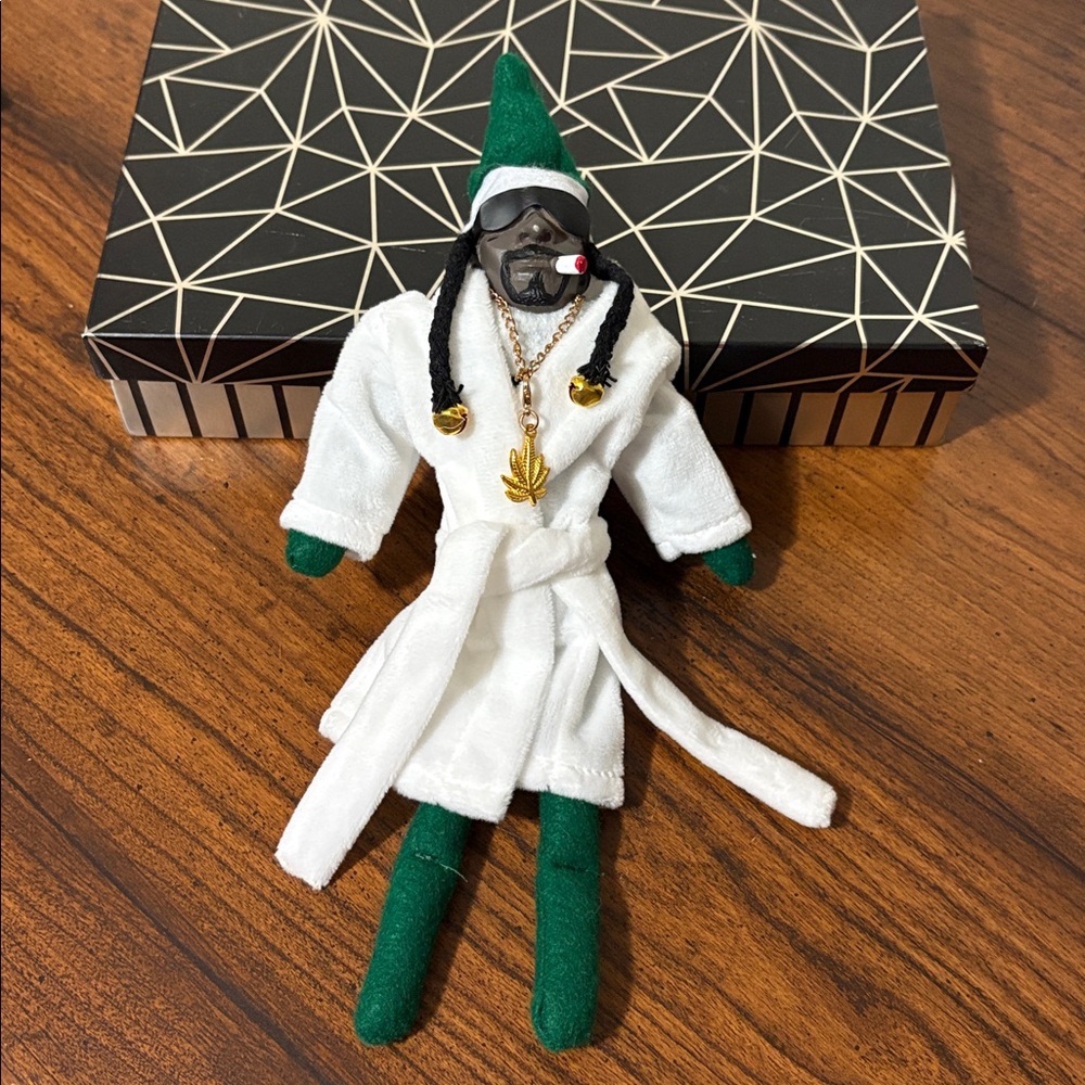Snoop on the Stoop - With Additional Jacket